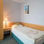 מלון Hotel Spiekeroog 3*